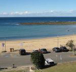 Toowoon Beach View 3br Villa 4 just steps to beach with views - C Tourism