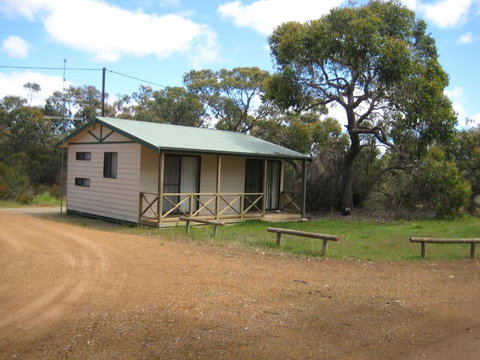 Parndana Hotel Cabins - C Tourism 1