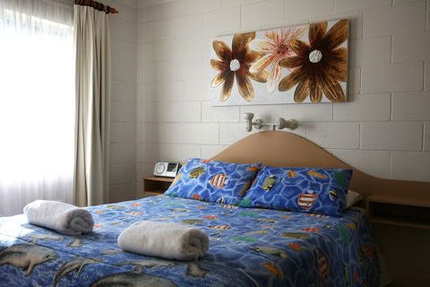 Lake Edge Holiday Units - C Tourism 1