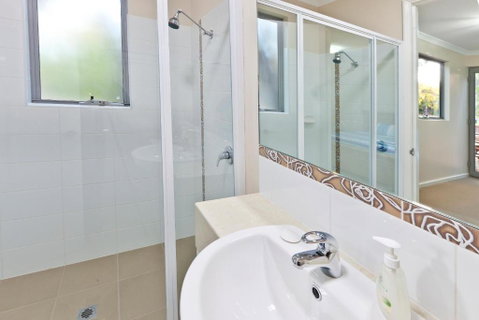 Whatmans Beach House - C Tourism 6