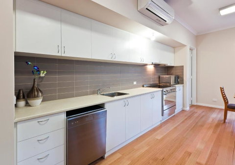 Whatmans Beach House - C Tourism 5