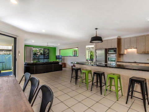Coolum Waves Pet Friendly Holiday House - C Tourism 6
