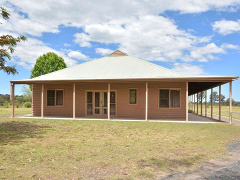 Grasmere Estate Homestead Hear The Lions Roar From Nearby Hunter Valley Zoo - C Tourism 6