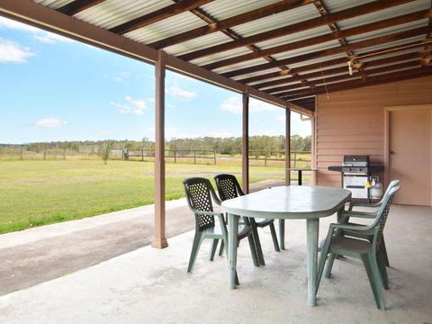 Grasmere Estate Homestead Hear The Lions Roar From Nearby Hunter Valley Zoo - C Tourism 2