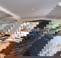 Tasman Surf House - C Tourism