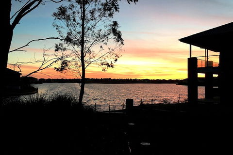 Deluxe Lake View House - C Tourism 3