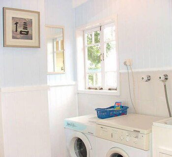 Montville Holiday House - C Tourism 4