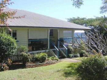 Montville Holiday House - C Tourism 1