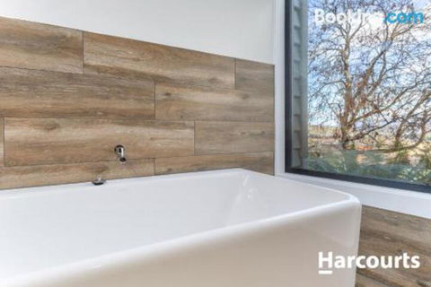 The WeareHouse In Deloraine - C Tourism 6