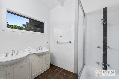 Pandanus On Emerald - C Tourism 4