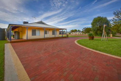 Lake Tyrrell Accommodation - C Tourism 0