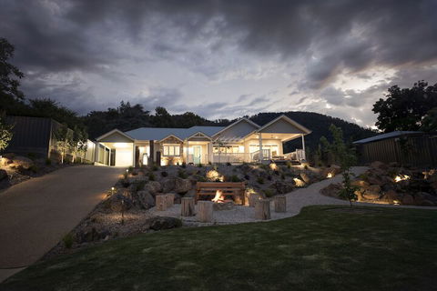 Winter Home - Our Place At Bright - C Tourism 1