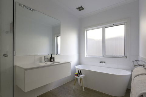 Winter Home - Our Place At Bright - C Tourism 3