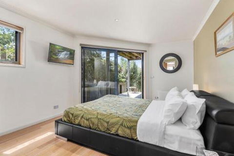 Achilles - C Tourism 5