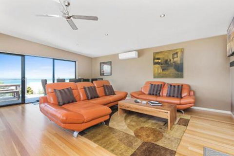 Achilles - C Tourism 4