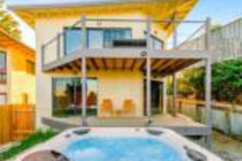 Achilles - C Tourism 0