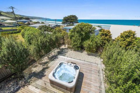 Achilles - C Tourism 7