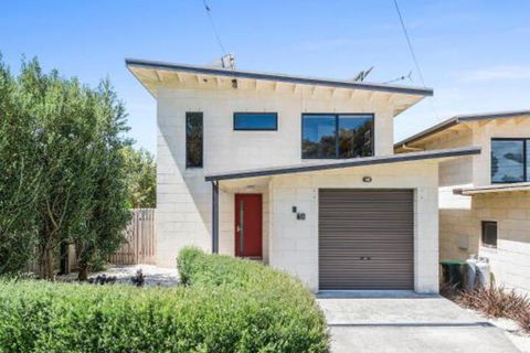 Achilles - C Tourism 6