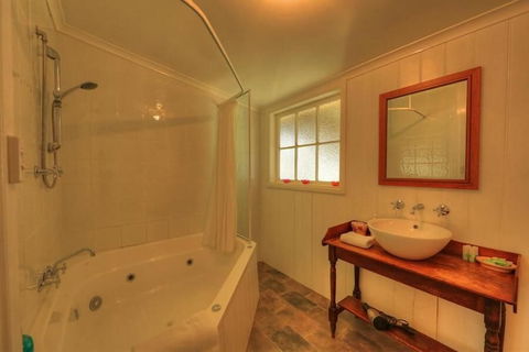 Grace's Spa Cottage - C Tourism 3