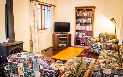Whispering Pines Cottages - C Tourism 2