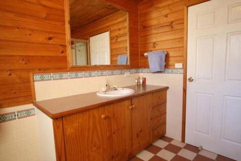 South Sussexs Blue Cottage - C Tourism 2