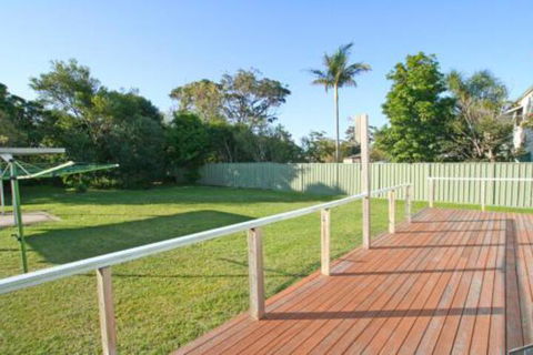 South Sussexs Blue Cottage - C Tourism 0