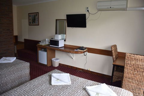 Valley Views Motel & Chalets - C Tourism 4