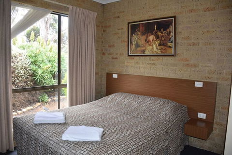 Valley Views Motel & Chalets - C Tourism 3