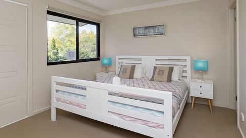 Khione 1 - Modern & Spacious With Views Towards Lake Jindabyne & The Mountains Beyond - C Tourism 0