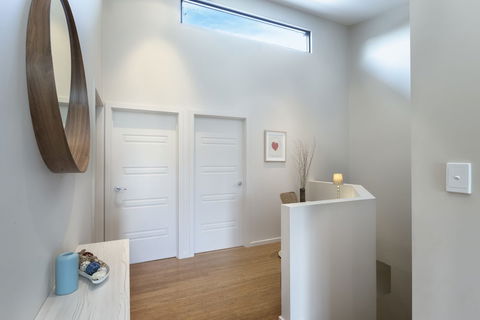Khione 1 - Modern & Spacious With Views Towards Lake Jindabyne & The Mountains Beyond - C Tourism 5