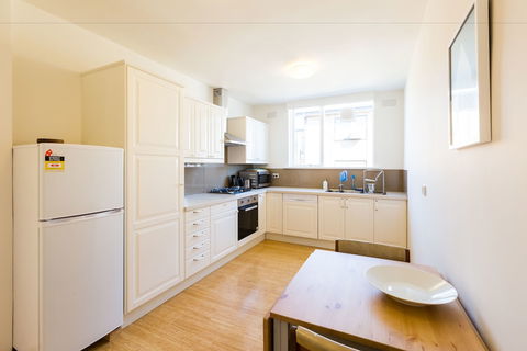 ROSIE, 2BDR St.Kilda Apartment - C Tourism 1