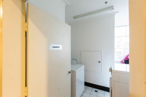 ELIZA, 2BDR Melbourne Apartment - C Tourism 1