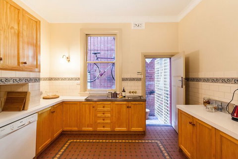 MADELINE, 1BDR Fitzroy Apartment - C Tourism 6