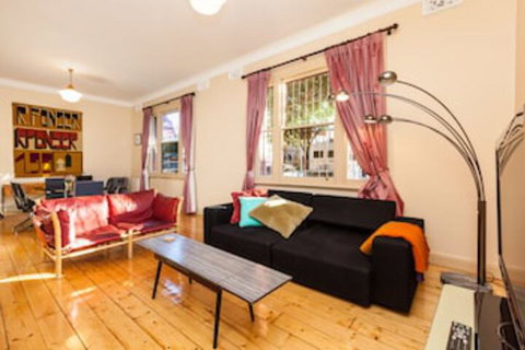 MADELINE, 1BDR Fitzroy Apartment - C Tourism 0