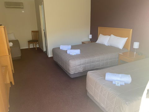 Horse And Jockey Hotel Motel - C Tourism 4