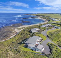 HEARNS BEACHSIDE VILLA 1 - C Tourism