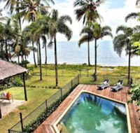 Absolute BeachFront Bliss  Newell Beach - C Tourism