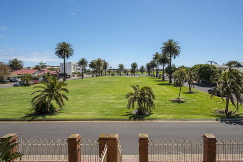 Parkview Villa 2 Luxury 3 Bedroom Home - C Tourism 5