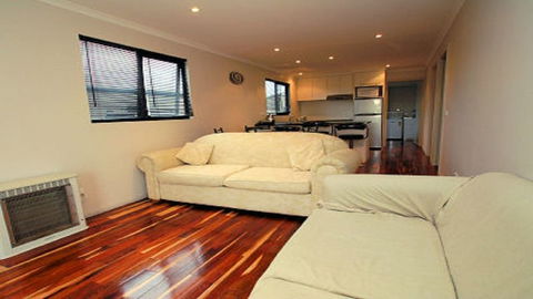 Glenaire Apartments At Meredith - C Tourism 1