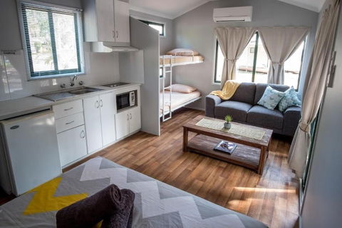 Kimberleyland Waterfront Holiday Park - C Tourism 1