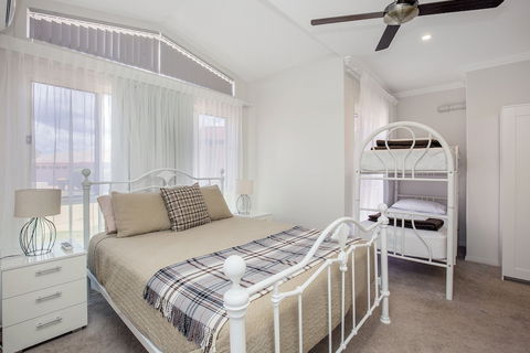 Lakehouse Family Oasis - C Tourism 5
