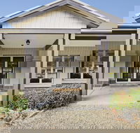 Collins Retreat - 4 Bedroom home with Pool - C Tourism