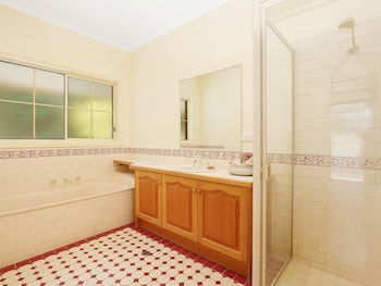 Alpine Mist - Spacious 5 Bedroom Home - C Tourism 6