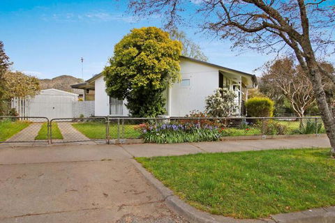 Delany Surprise Pet Friendly House - C Tourism 1