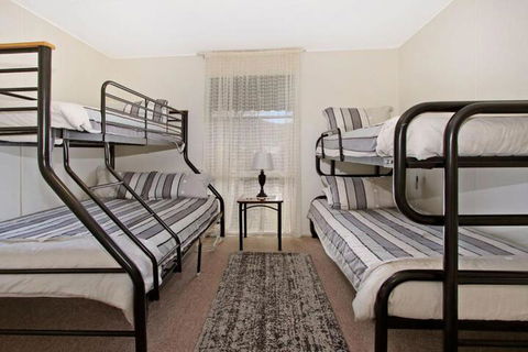 Delany Surprise Pet Friendly House - C Tourism 6