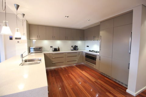 Sunny Sandy Bay Apartment - C Tourism 3