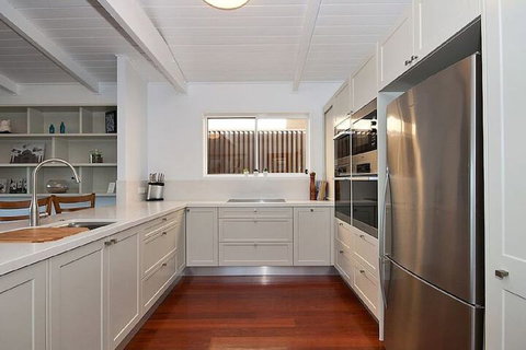 Hedges Avenue Beach House - C Tourism 7