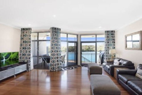 Absolute Creek Front Villa - C Tourism 0
