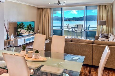 Lagoon 201 On Hamilton Island - C Tourism 2