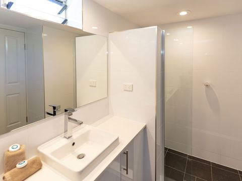 Lagoon 201 On Hamilton Island - C Tourism 4